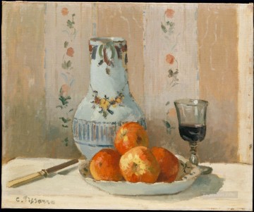 Camille Pissarro Painting - naturaleza muerta con manzanas y cántaro 1872 Camille Pissarro